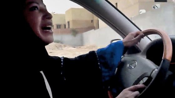 La única mujer al volante en Arabia 
