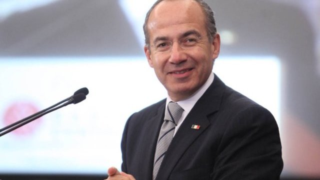 Desde Dubai, Felipe Calderón presenta vehículo autónomo