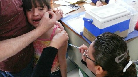 Vacunan contra el Papiloma Humano a niñas de Quinto