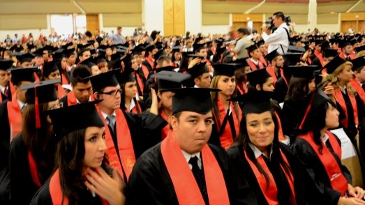 Se gradúan alumnos de Conta ante más de 2 mil personas
