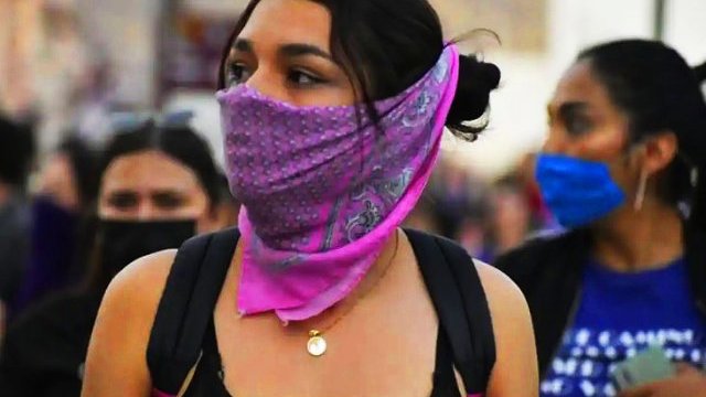 Mujeres de Chihuahua, codo a codo, toman calles y edificios… y prenden el fuego del hartazgo social