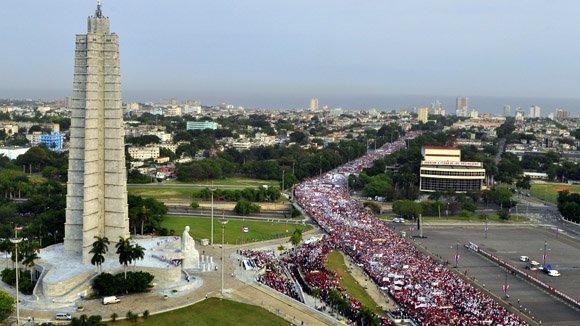Presidente Raúl Castro encabezó desfile por el Primero de Mayo