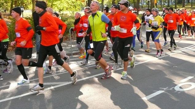 Miles de corredores hacen su maratón particular en NY