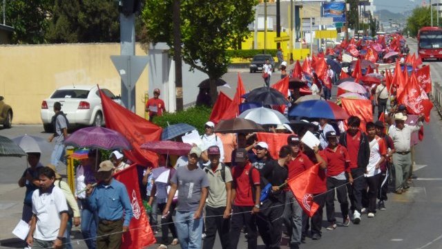 Marchan antorchistas en Chihuahua para exigir soluciones al gobierno