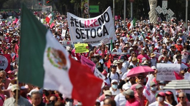 Cientos de miles de mexicanos salieron a marchar en defensa del sistema electoral a lo largo de la República