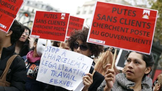 Polémica en Francia por un manifiesto a favor de la prostitución