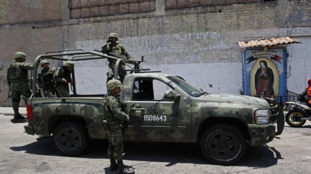 Se enfrentan militares y civiles en Tamaulipas; hay un muerto
