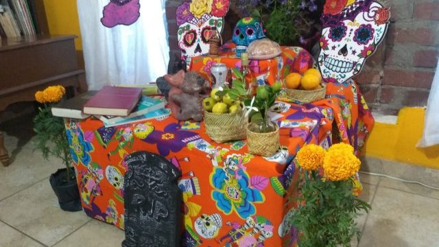 ¿Conoces el significado de los elementos de una ofrenda/ altar de Día de Muertos?