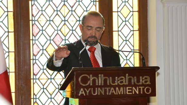 Asume alcaldía de Chihuahua el suplente, el empresario Eugenio Baeza