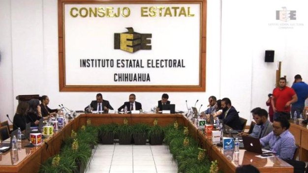 Rechaza IEE revocación de mandato al gobernador Javier Corral
