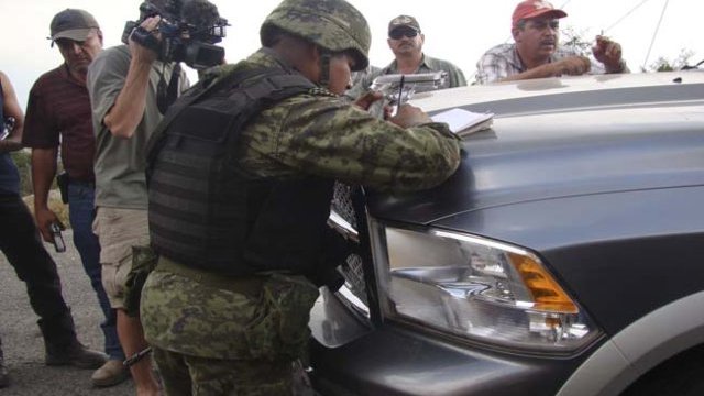 Ejército registra armas de autodefensas, pero ya no las confisca