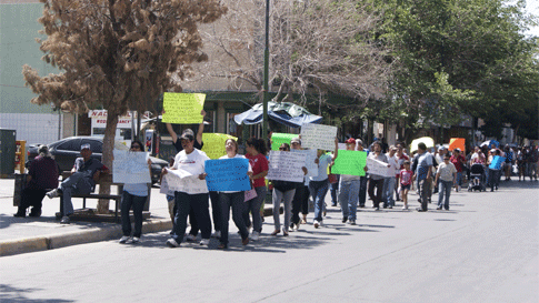 Marchan trabajadores y dueños de bares en Juárez