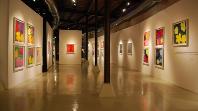 Trasladan exposicion de Andy Warhol a Juárez