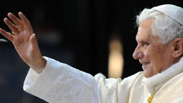Papa permite adelantar inicio de cónclave; modificó las reglas