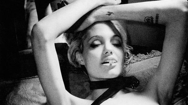 Salen a la luz las fotos prohibidas de Angelina Jolie «sadomasoquista»