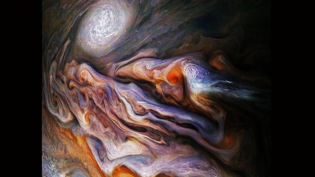 Inminente colisión entre el Óvalo Blanco y la Gran Mancha Roja en Júpiter