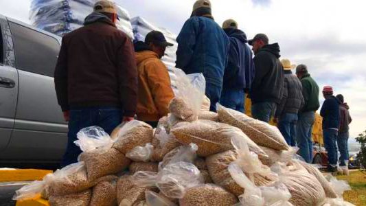 Productores de frijol mantienen tomada la caseta de Cuauhtémoc