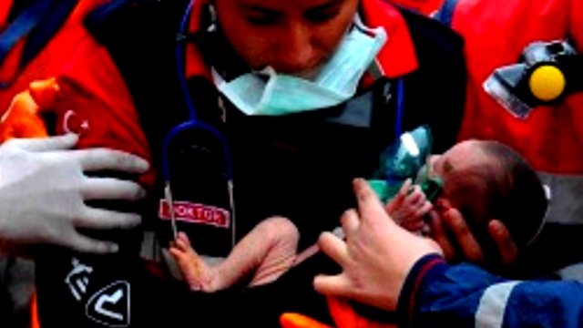 Milagro: Rescatan a bebita de 14 días de terremoto en Turquía