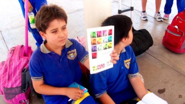  Niños de escuelas primarias son utilizados para divulgar las propuestas del PRI