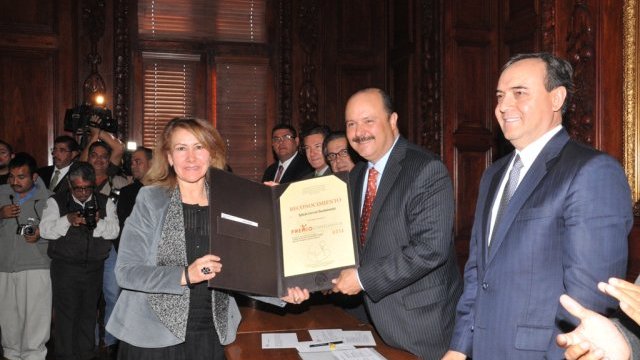 Entrega el gobernador Premio Chihuahua 2013