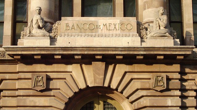 Siguen bajando expectativas de crecimiento económico en México