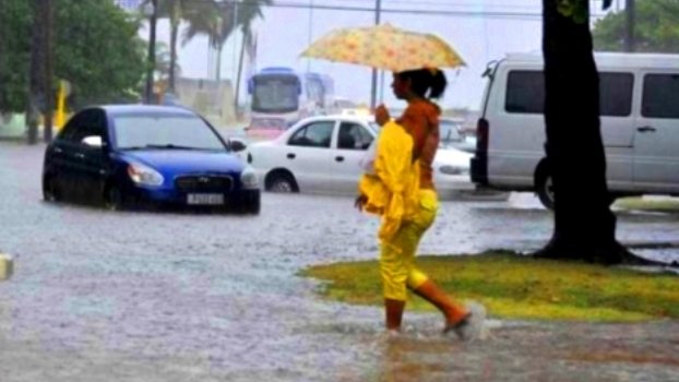  Dos muertos y varios derrumbes por intensas lluvias en Cuba