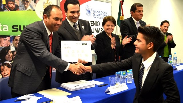 Firma convenio Tec de Monterrey con programa Sumar