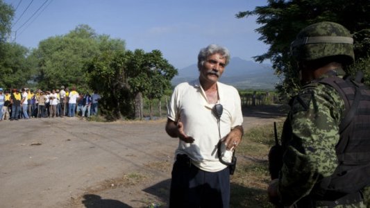 Guardias comunitarias de Michoacán toman un nuevo municipio