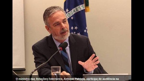 Canciller de Brasil renuncia por crisis con Bolivia tras fuga de senador