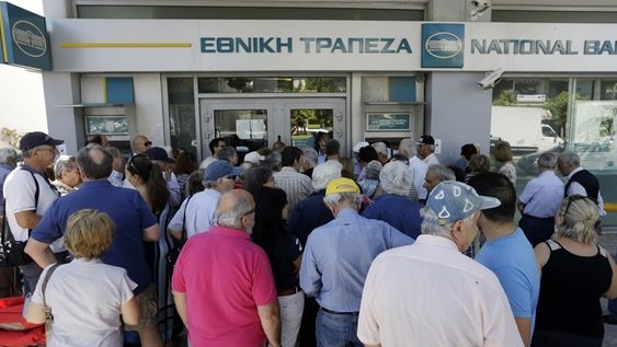 Anuncia Grecia reapertura de bancos; seguirá restricción de efectivo