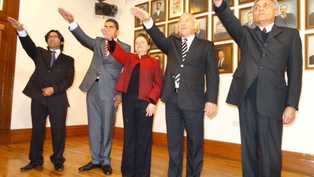Se deshace alcalde de Chihuahua de cinco directores