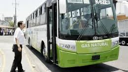 Impulsan proyecto para usar gas natural en transporte 