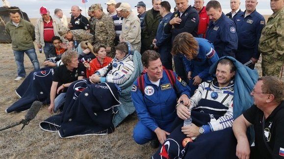 Astronautas de la Estación Espacial regresan a la Tierra; ruso impone récord
