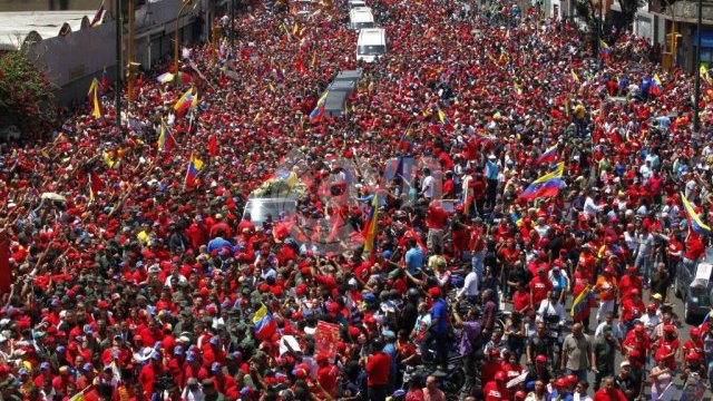 Se manifiestan venezolanos en repudio a violencia de opositores