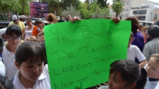 Se manifestaron niños de 4o. año, por un domo para su escuela