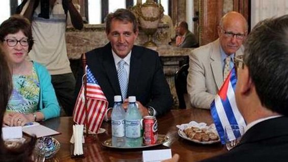 Senadores estadounidenses se encuentran con líderes cubanos
