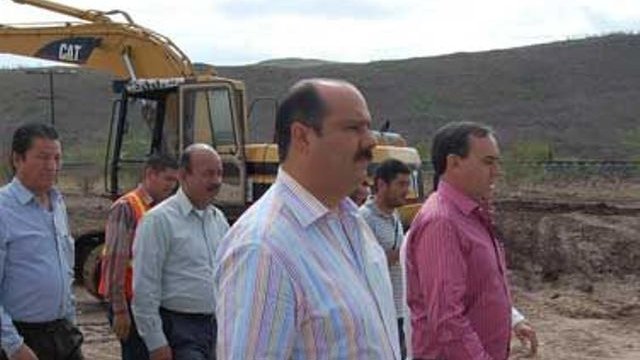 Supervisa Gobernador trabajos en carretera Cuauhtémoc