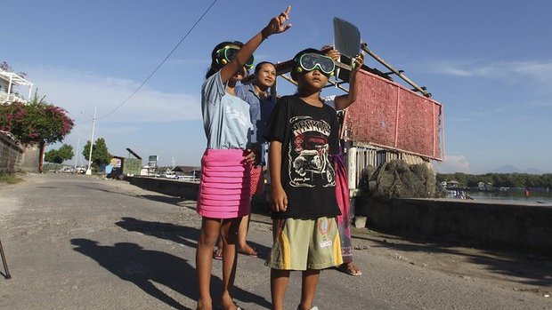 Veinte minutos, el mayor esplendor del eclipse en Indonesia