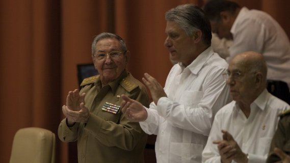 Asiste Raúl a sesión plenaria del Parlamento cubano
