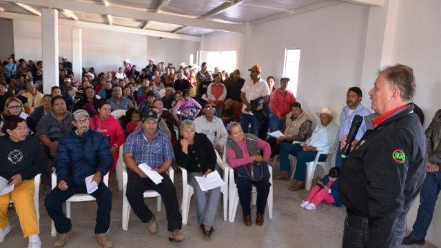 Entrega Estado 300 apoyos alimentarios en Granjas Cerro Grande