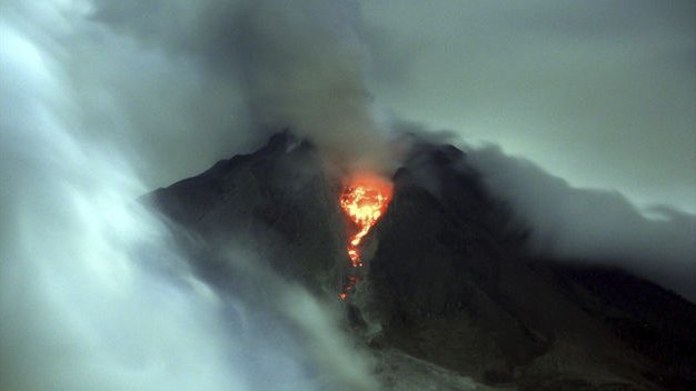 Mueren calcinadas 14 personas por la erupción del volcán indonesio Sinabung