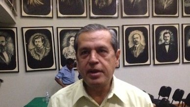 Congreso de Guerrero elige a un académico como relevo de Ángel Aguirre