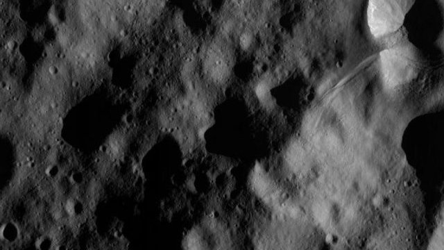 Primeras fotos cercanas del asteroide Vesta