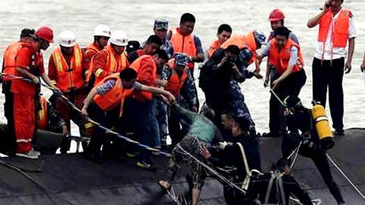 Se eleva a 434, la cifra de muertos por naufragio en China