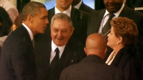 Apretón de manos Obama-Raúl Castro dispara expectativas