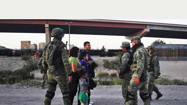 Lanza AMLO a la Guardia Nacional contra migrantes en Juárez- El Paso