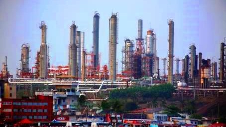 Prepara Pemex venta de refinerías