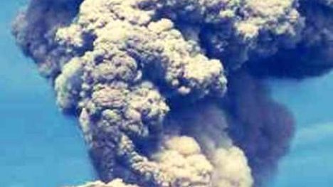 Exhala el Volcán de Colima material de 2 mil 500 metros de altura