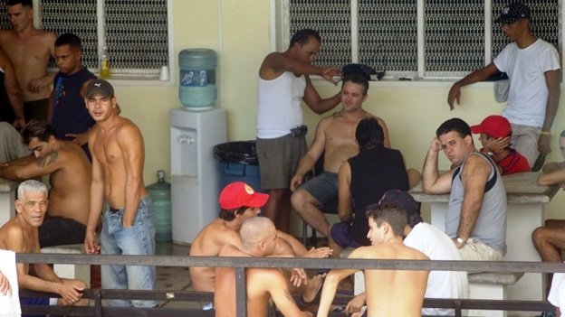 Huyeron 8 cubanos de centro migratorio en Veracruz