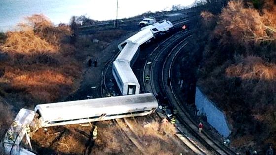 Al menos cuatro muertos al descarrilarse tren en Nueva York